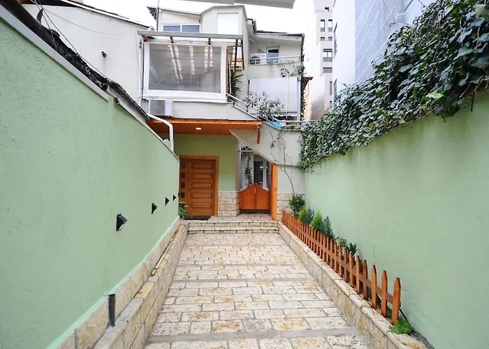 Near Center 1 Tirana