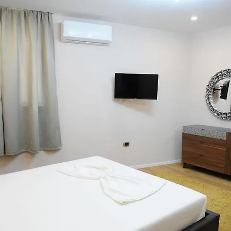 Grandpa House App.1 Tirana
