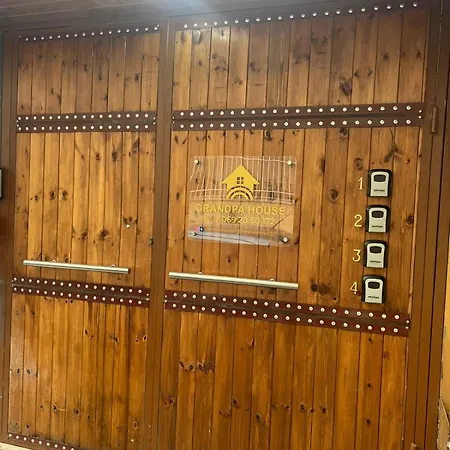 Grandpa House App.1 Tirana