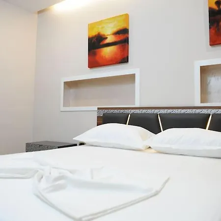 Appartement Near Center 1 *