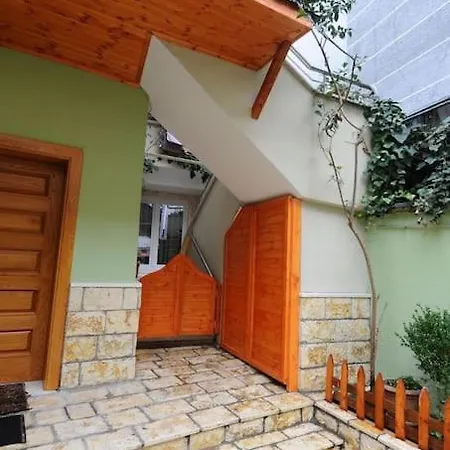 Grandpa House App.1 Tirana